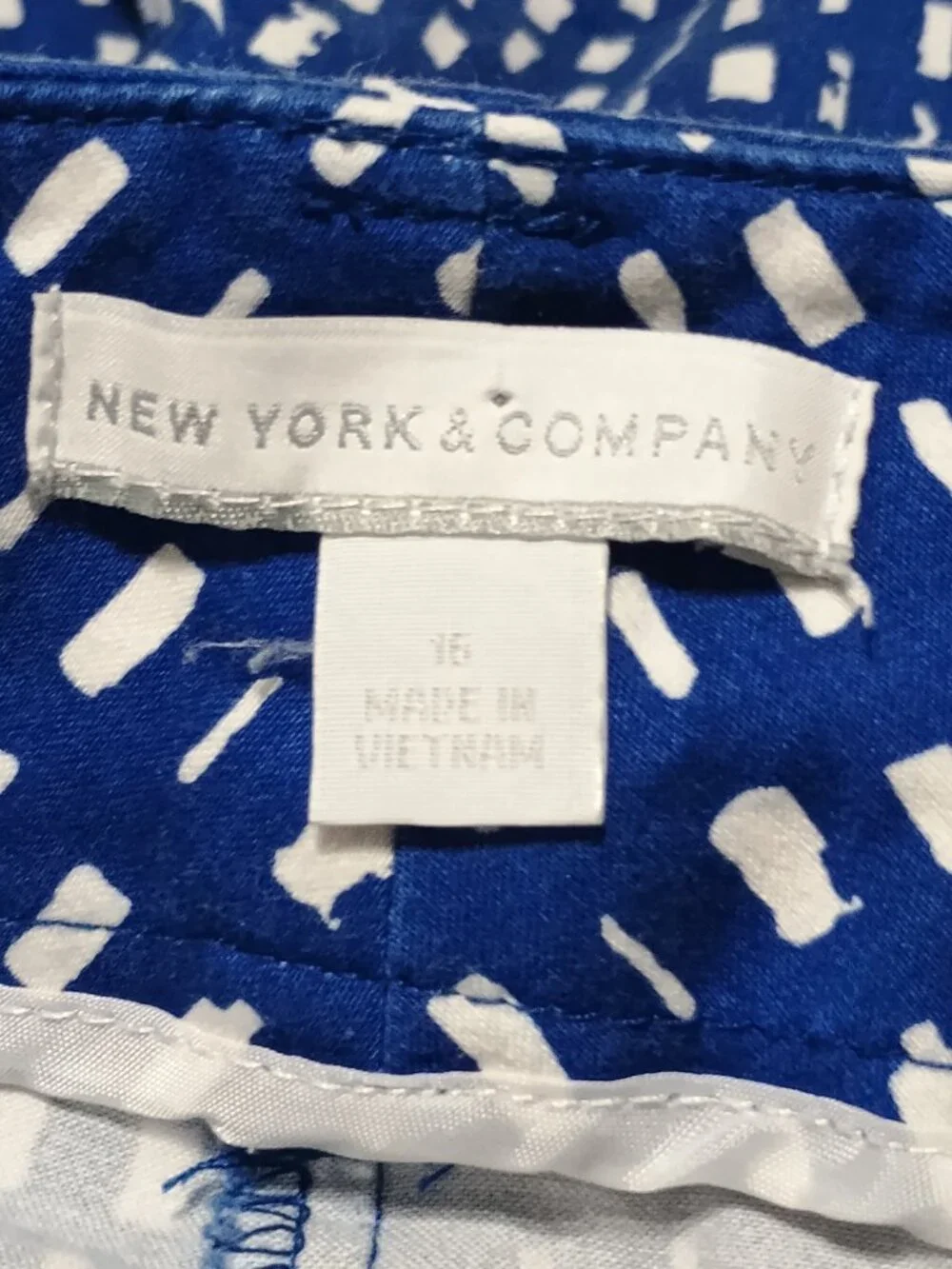 New York & Company Blue White Printed Shorts Size 16 Cuffed Hem Casual Summer